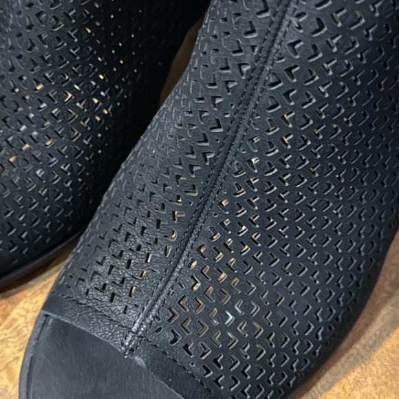 Vince Camuto Lidie Sandals - Picture 3 of 5